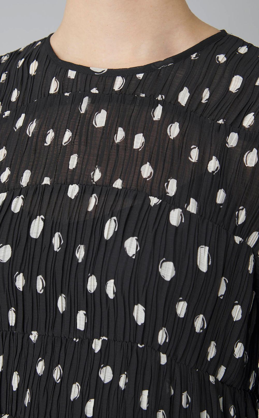 ドットシースループリーツワンピース