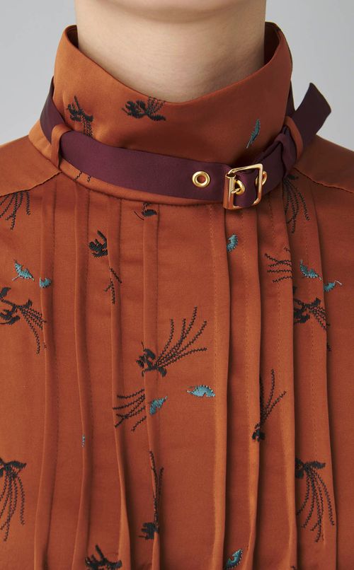 サテン刺繍ギャザードレス