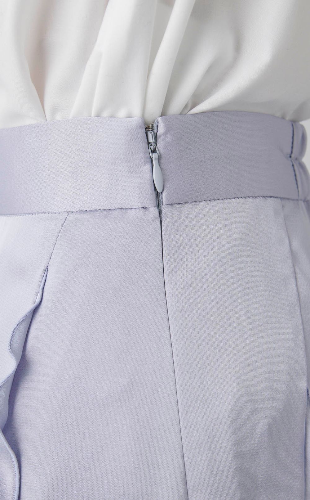 ラッフルサテンスカート