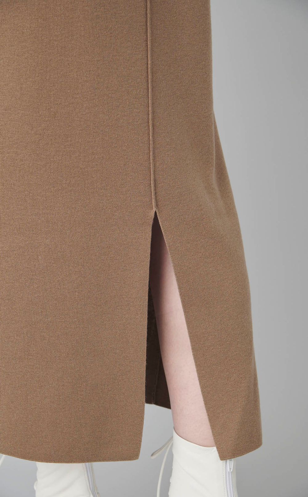 ボリュームスリーブニットワンピース