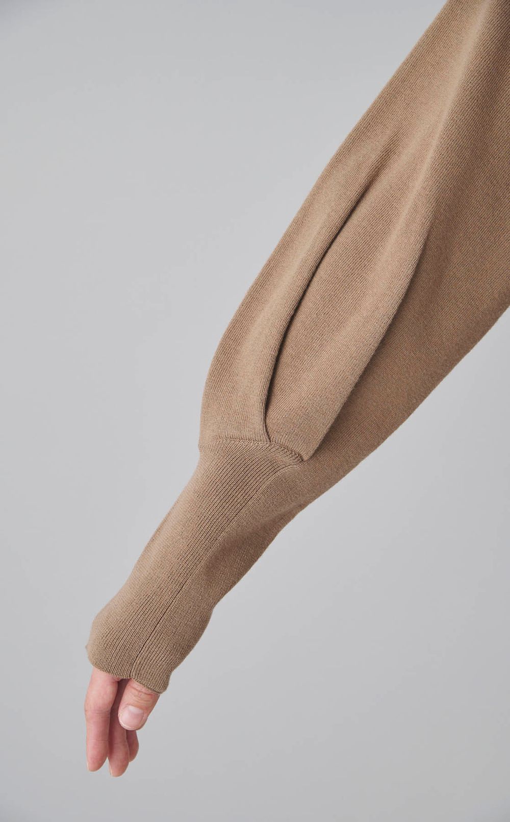 ボリュームスリーブニットワンピース