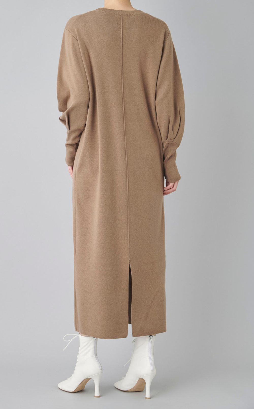 ボリュームスリーブニットワンピース