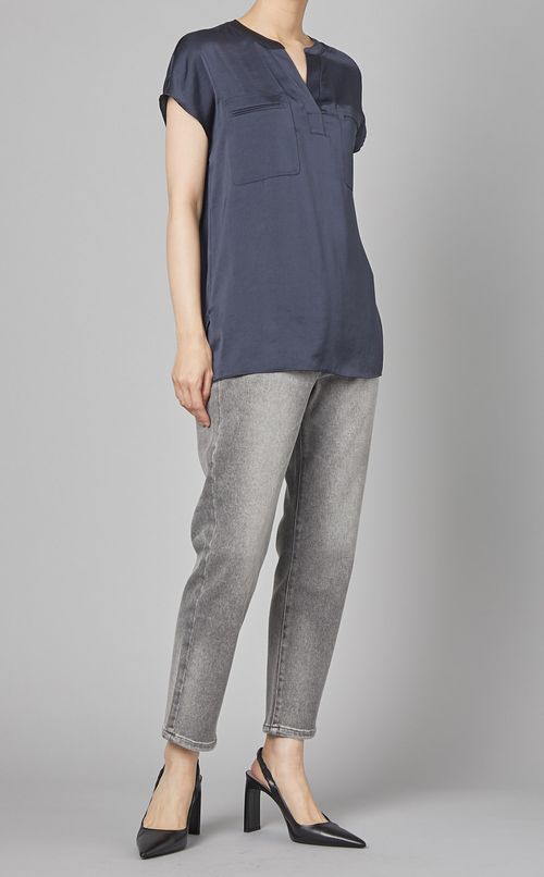 タイトテーパードデニムパンツ