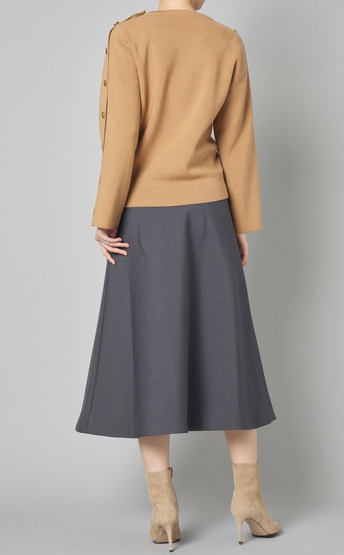 ゴールドボタンスリーブニット