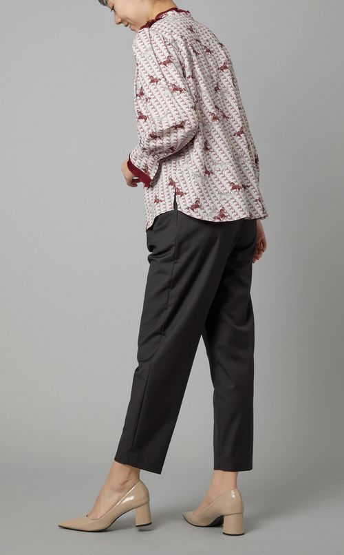 ホースプリントハイネックブラウス