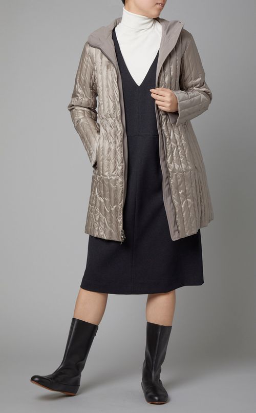 リバーシブルライトダウンコート