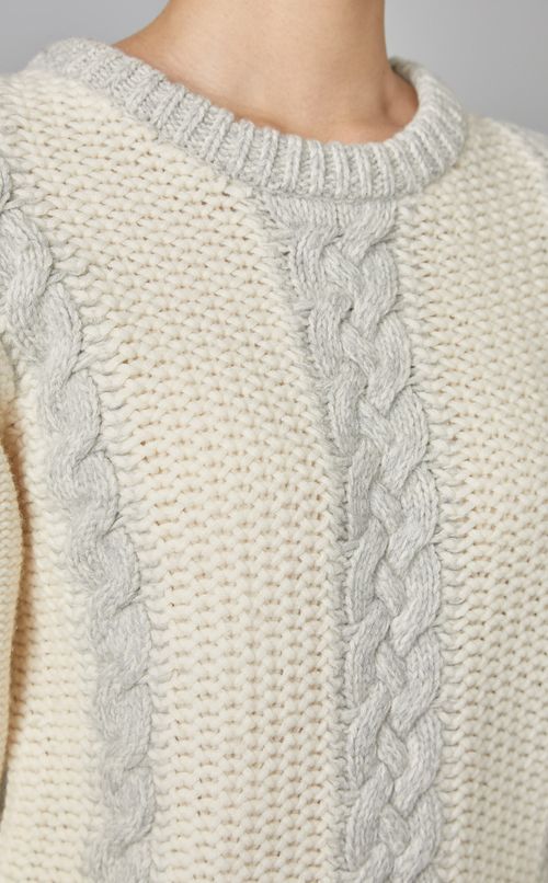 ウールクルーネックケーブルニット