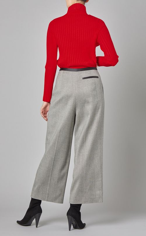 タートルネックリブニット