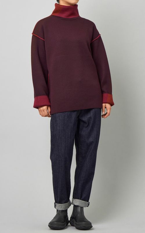 オフショルダーハイネックニット