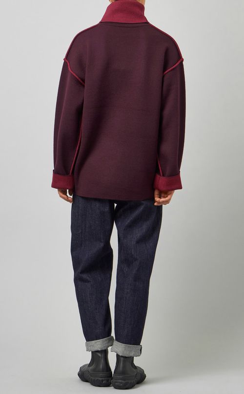 オフショルダーハイネックニット