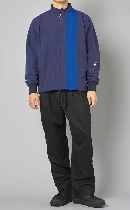 ナイロンジップアップジャケット