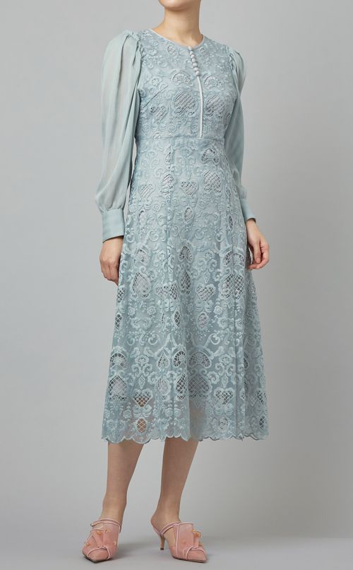 パフスリーブ刺繍ワンピース