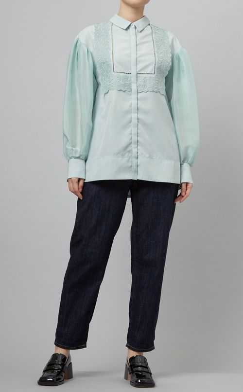 エンブロイダリーブラウス