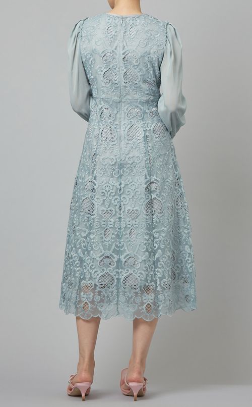 パフスリーブ刺繍ワンピース