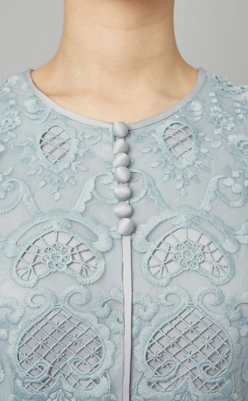 パフスリーブ刺繍ワンピース