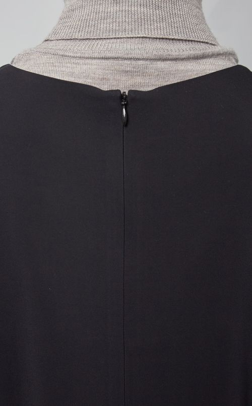 イレギュラーヘムノースリーブワンピース